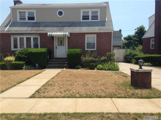 Building Photo - 427 St Luke Pl