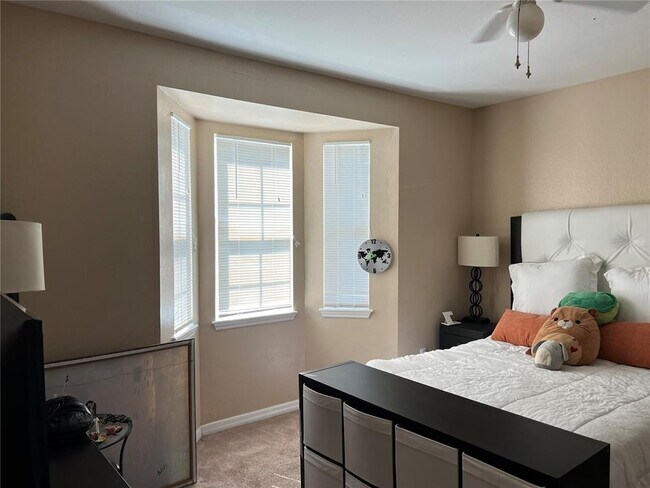 Building Photo - 3384 Corona Village Way