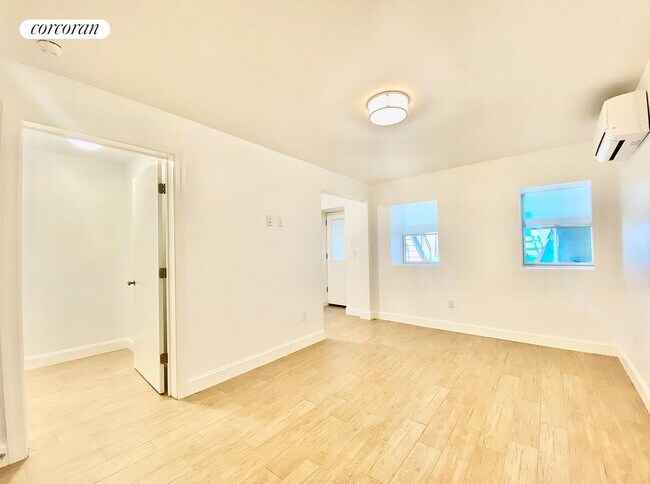 Foto del edificio - 287 E 7th St