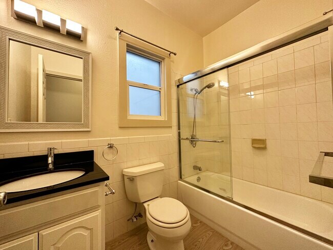 Foto del edificio - 1242-1244 Howard St