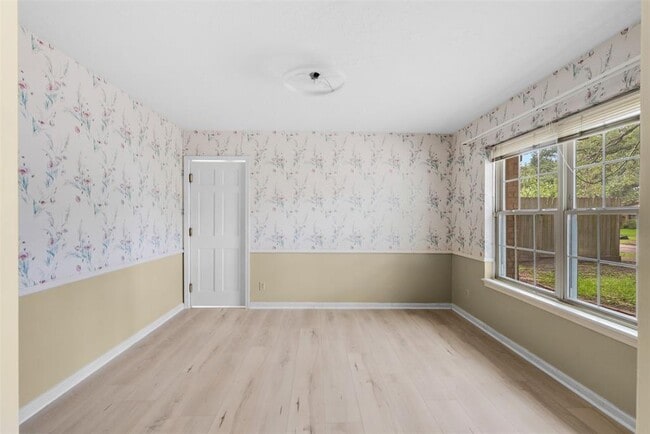 Building Photo - 3315 Crestdale Dr