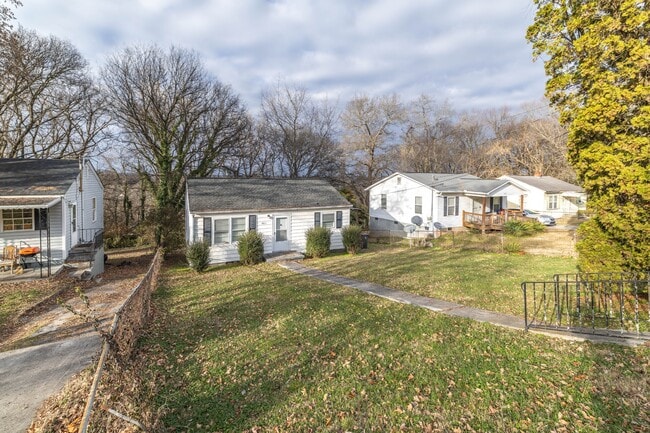 Building Photo - 3821 Selma Ave