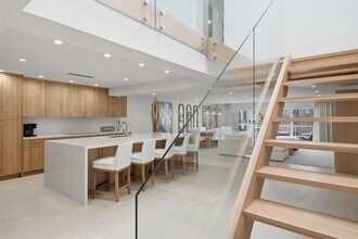 Building Photo - 1173 Hillsboro Mile Unit 22