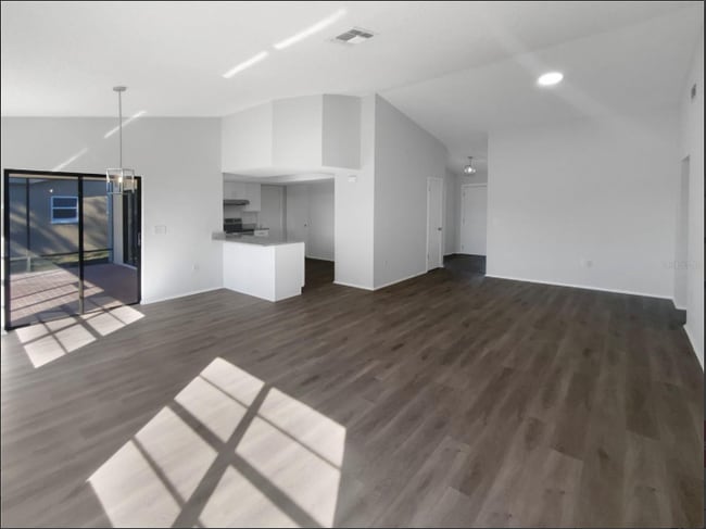 Building Photo - 7846 Cayuga Dr