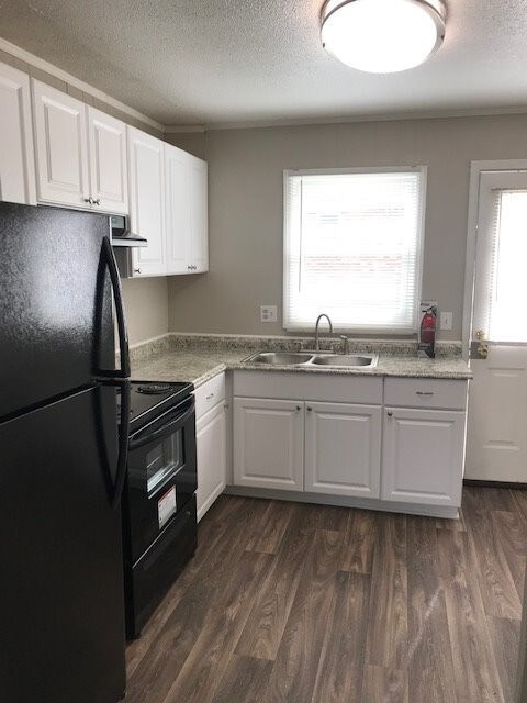 Building Photo - Newly Remodeled