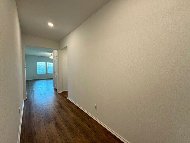 Building Photo - 208 Magione St