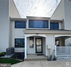 Building Photo - 1405 Roberts Way