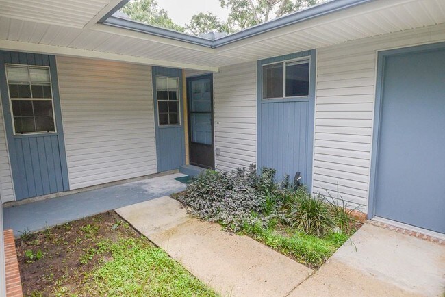 Building Photo - 255 S Villas Ct