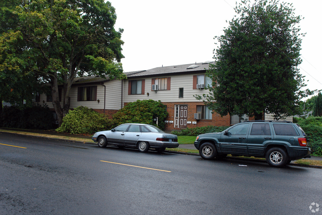 Primary Photo - 5902-5920 SE Milwaukie Ave
