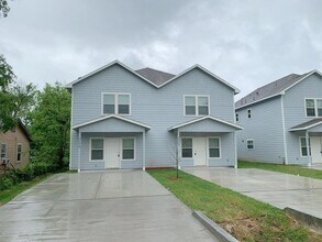 Building Photo - 9027 Nyssa St