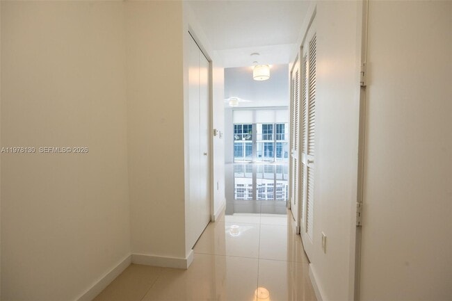 Foto del edificio - 488 NE 18th St