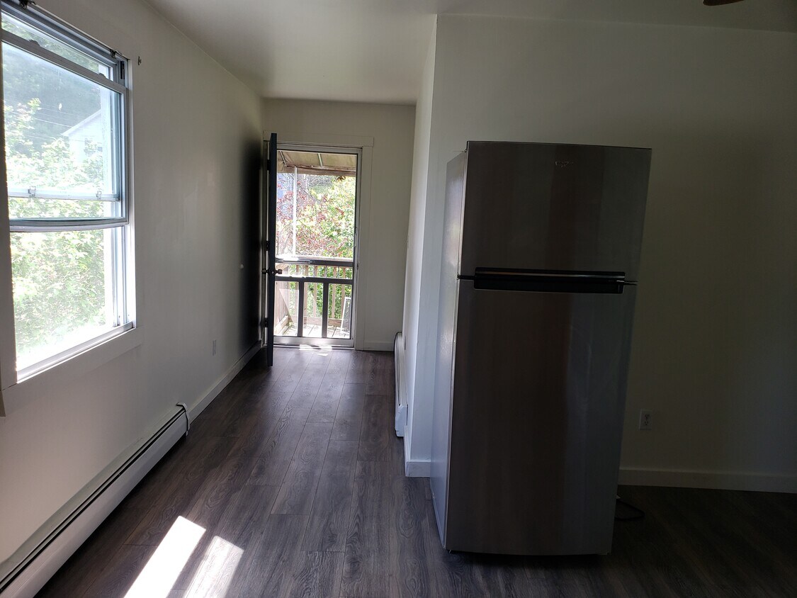 Kitchen/Entrance - 1 Willow St