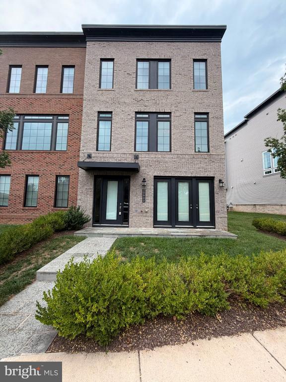 Building Photo - 22992 Brooksbank Square