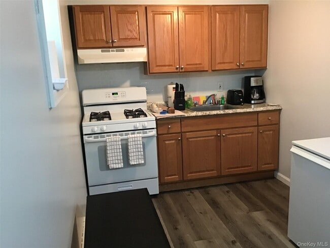 Building Photo - 46 Benson St