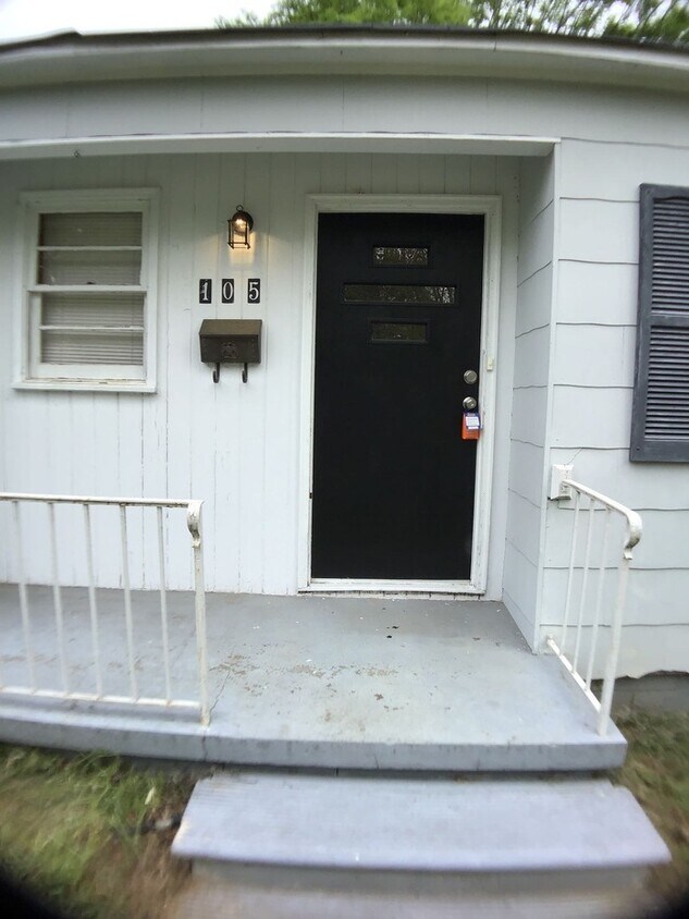 Primary Photo - 105 Cypress Dr