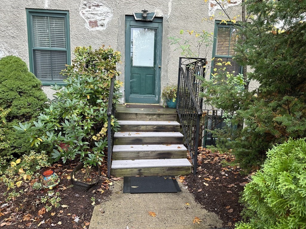 Primary Photo - 426 Mt Hope St