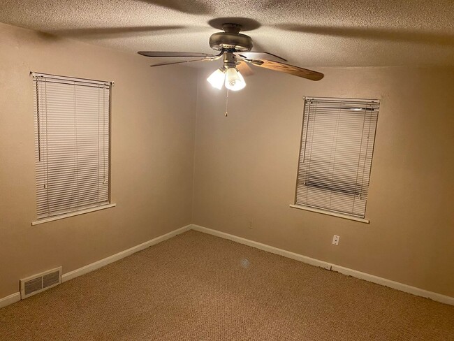 Building Photo - One bedroom apartment in Alton