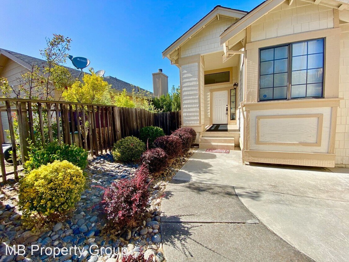 Primary Photo - 4 br, 2.5 bath House - 130 Live Oak
