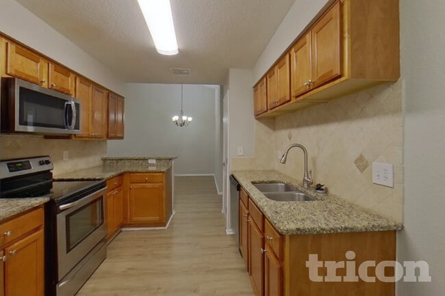 Building Photo - 7756 Sugar Bend Dr