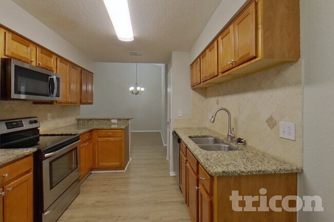 Foto del edificio - 7756 Sugar Bend Dr