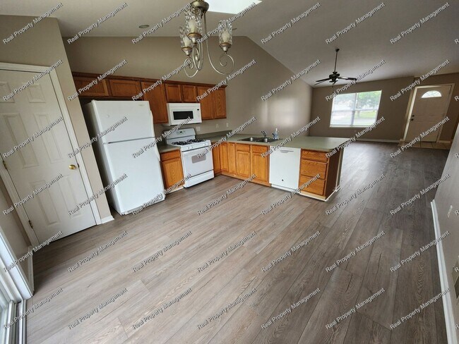 Building Photo - Fresh 3 Bedroom Duplex