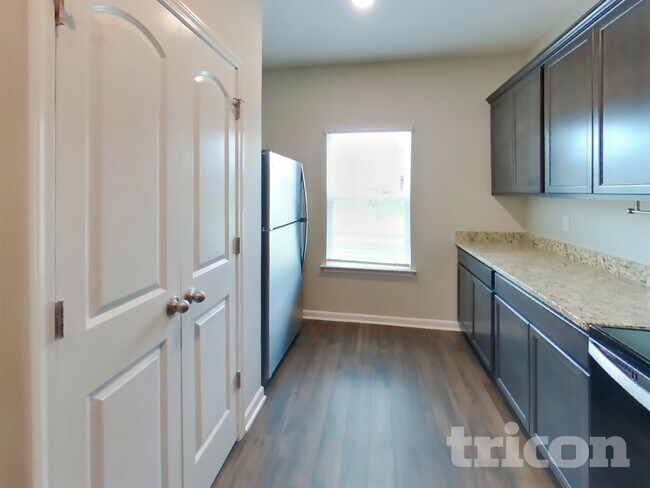 Building Photo - 2918 Beeswax St