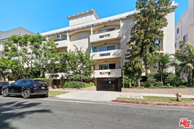 Foto del edificio - 11820 Mayfield Ave