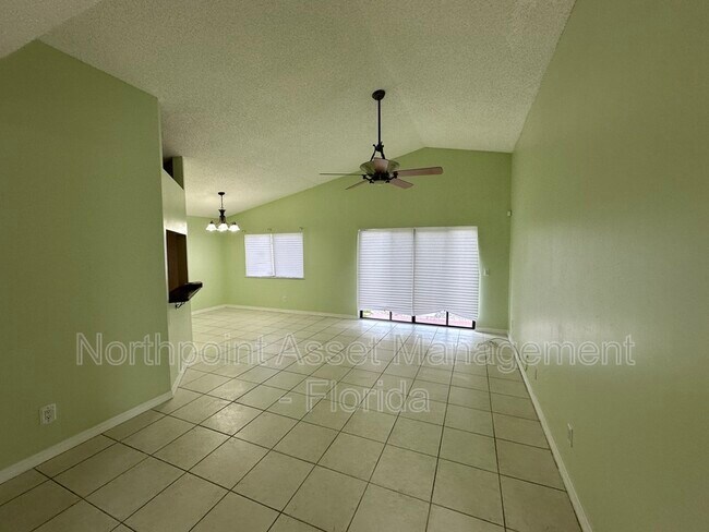 Foto del edificio - 2410 SW 87th Terrace