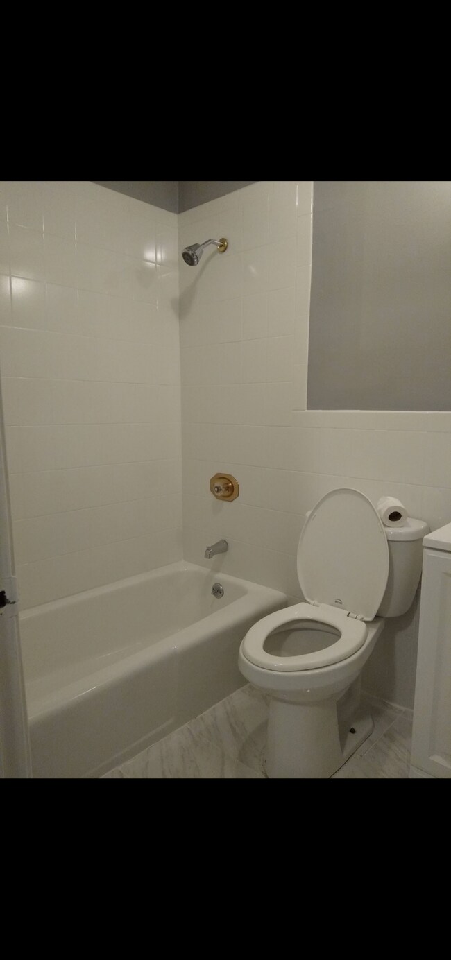 Foto del edificio - 8 Tiffany Rd