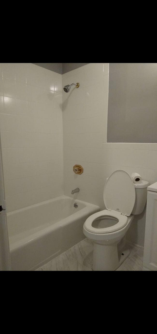 Building Photo - 8 Tiffany Rd