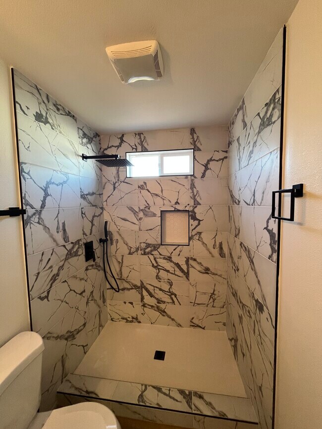 Foto del edificio - 619 Erica St