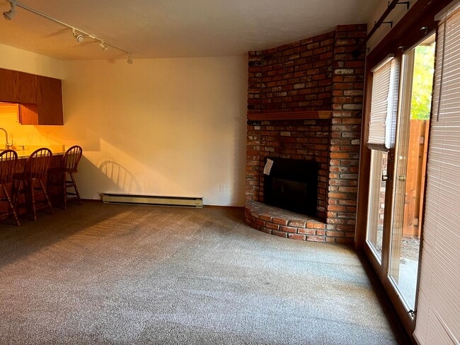 Building Photo - 1611 W Koch St
