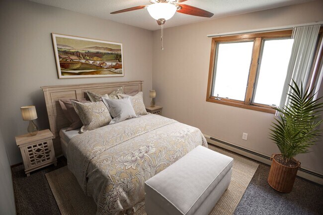 Foto del edificio - 2 Bedroom available at Woodridge Apartments in Northfield!