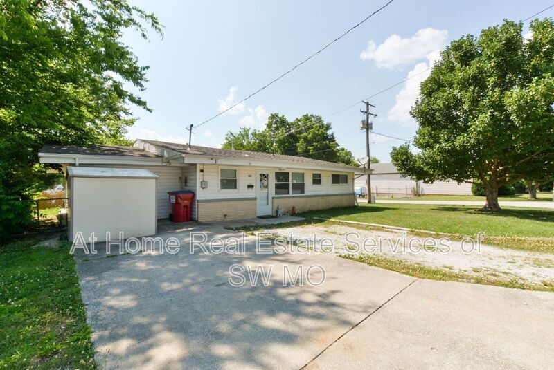 Primary Photo - 116 E Anderson St