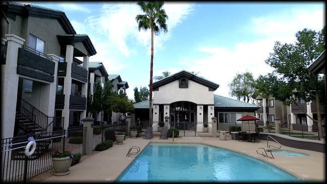 Building Photo - Lindsay Palms