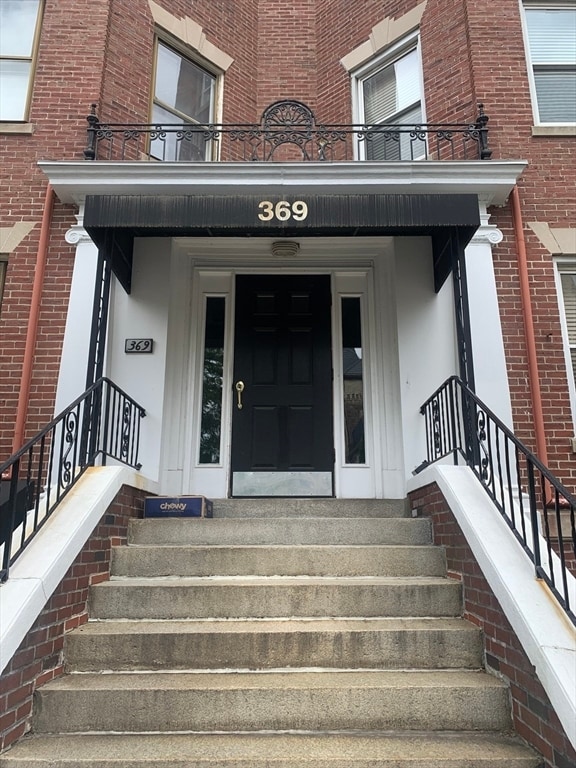 Primary Photo - 369 Tappan St