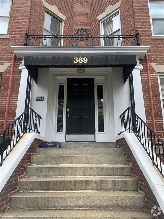 Building Photo - 369 Tappan St