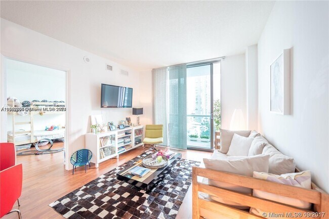 Foto del edificio - 333 NE 24th St