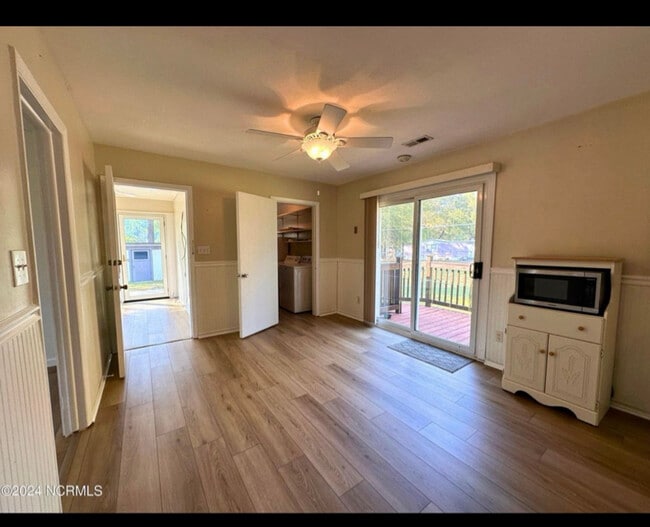 Building Photo - 452 Nine Foot Rd