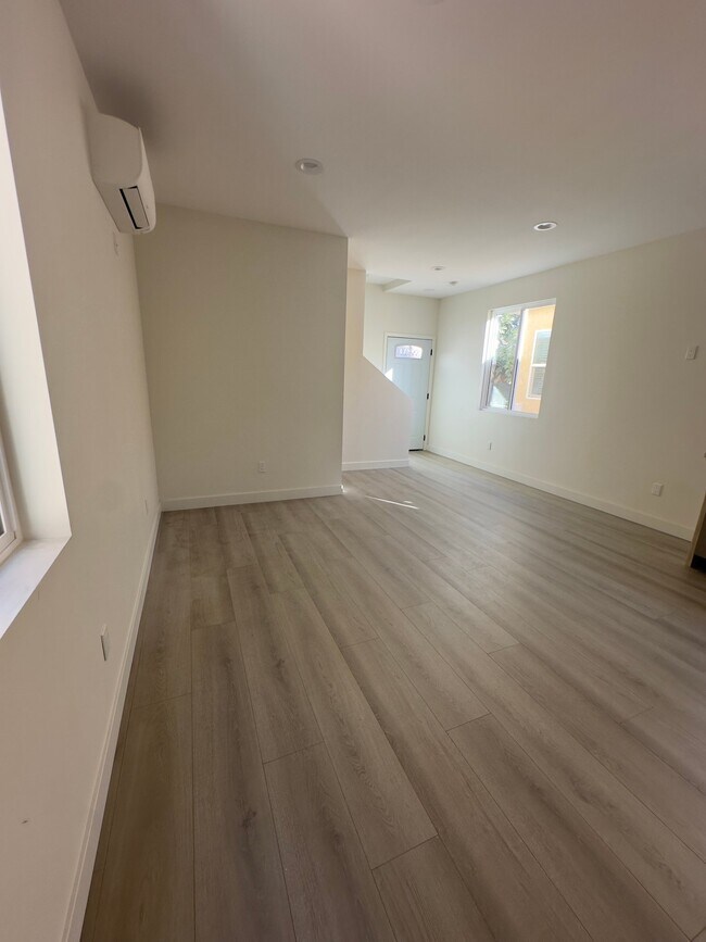 Building Photo - 1153 Alameda Ave