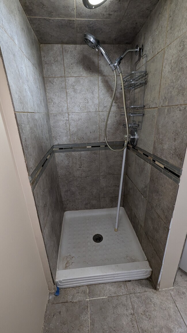 Building Photo - 429 W 41st Ave