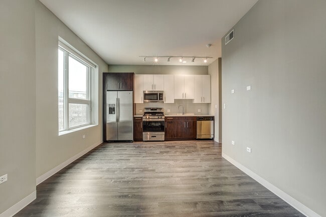 Building Photo - 840 W Grand Ave