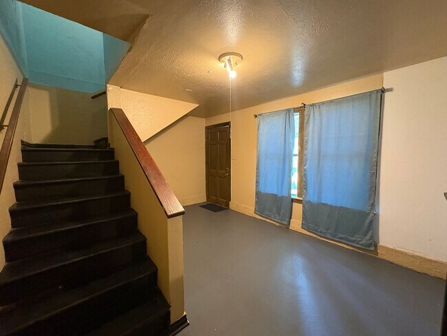 Foto del edificio - 2731-2732 Valley Ridge Rd