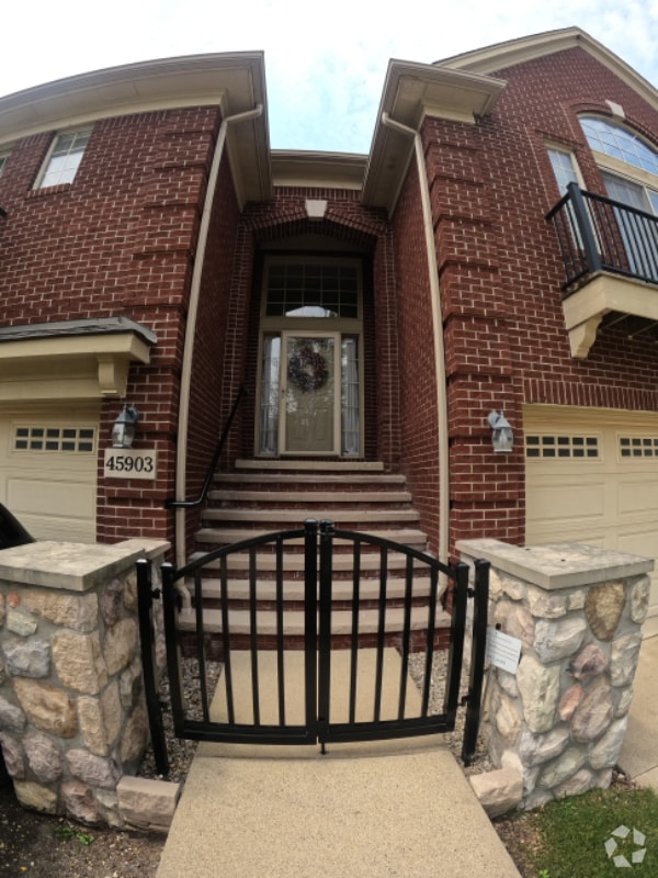 Building Photo - 45903 Dutton Ave