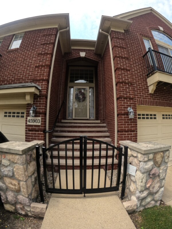 Foto del edificio - 45903 Dutton Ave