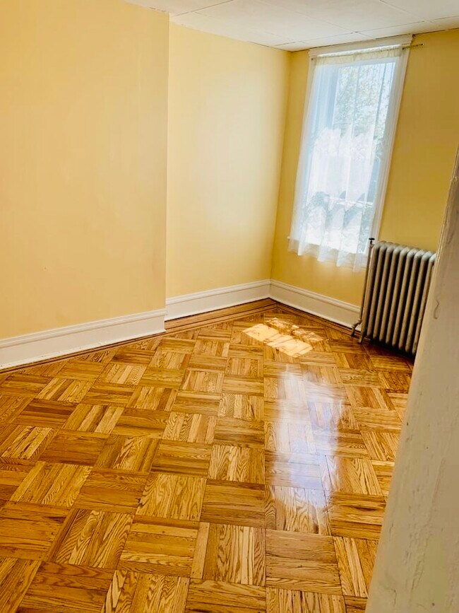 Building Photo - 650 44th St