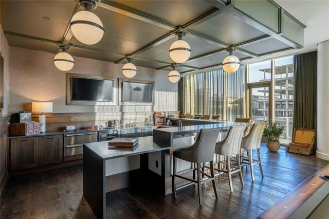 Foto del edificio - 7901 Windrose Ave.