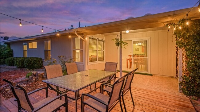 Building Photo - FULLY Furnished Rio Rancho Home, Utilities...