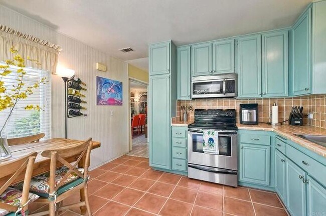Building Photo - 6548 Camino Del Parque