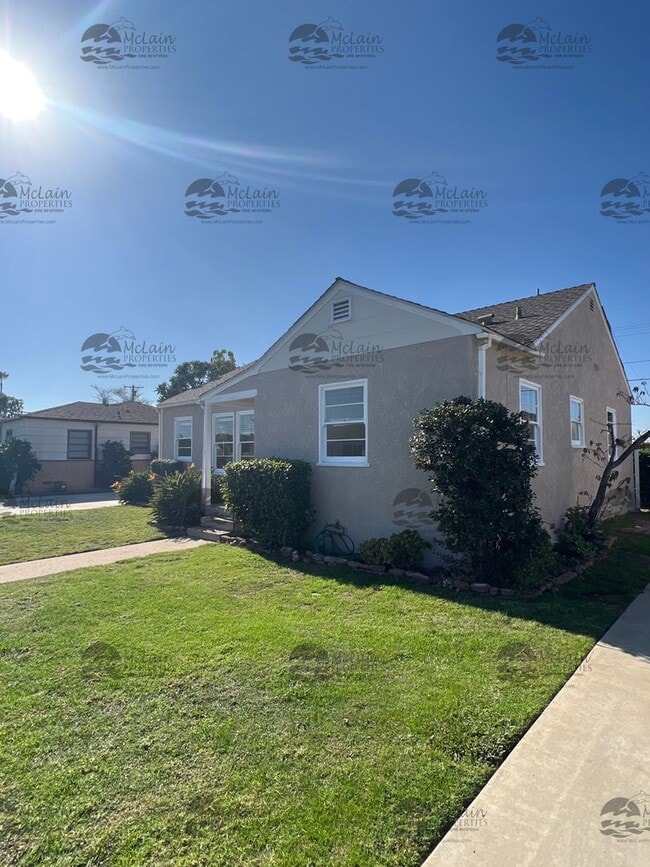 Building Photo - Single Story 3 BD/1BA Home with 2 Car Garage!